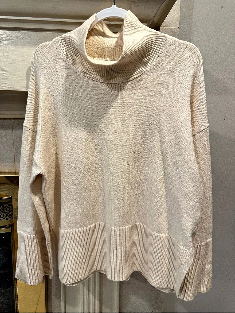 Banana Republic Cowl Neck Sweater in Cream Size Large Like New